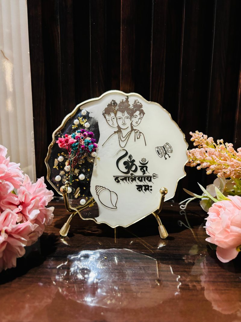 Dattatreya Mantra with White-Side Floral Harmony